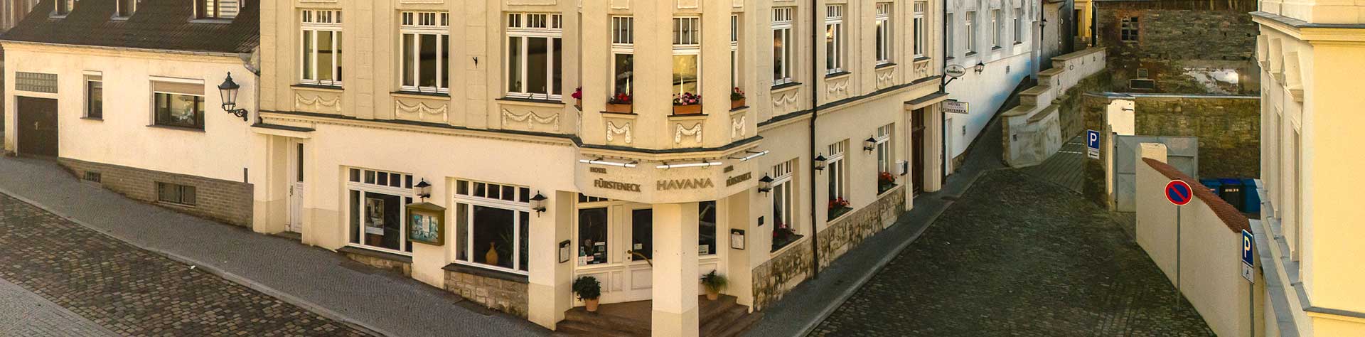 Hotel Bernburg Frühstück mit Saaleblick